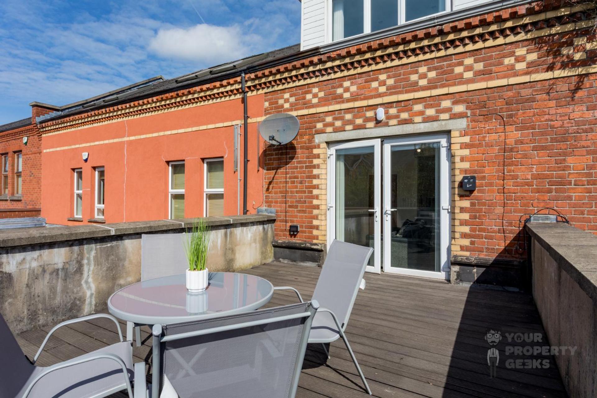 Attic Style 2 Bed Duplex Apartment With Rooftop Patio เบลฟาสต์ ภายนอก รูปภาพ