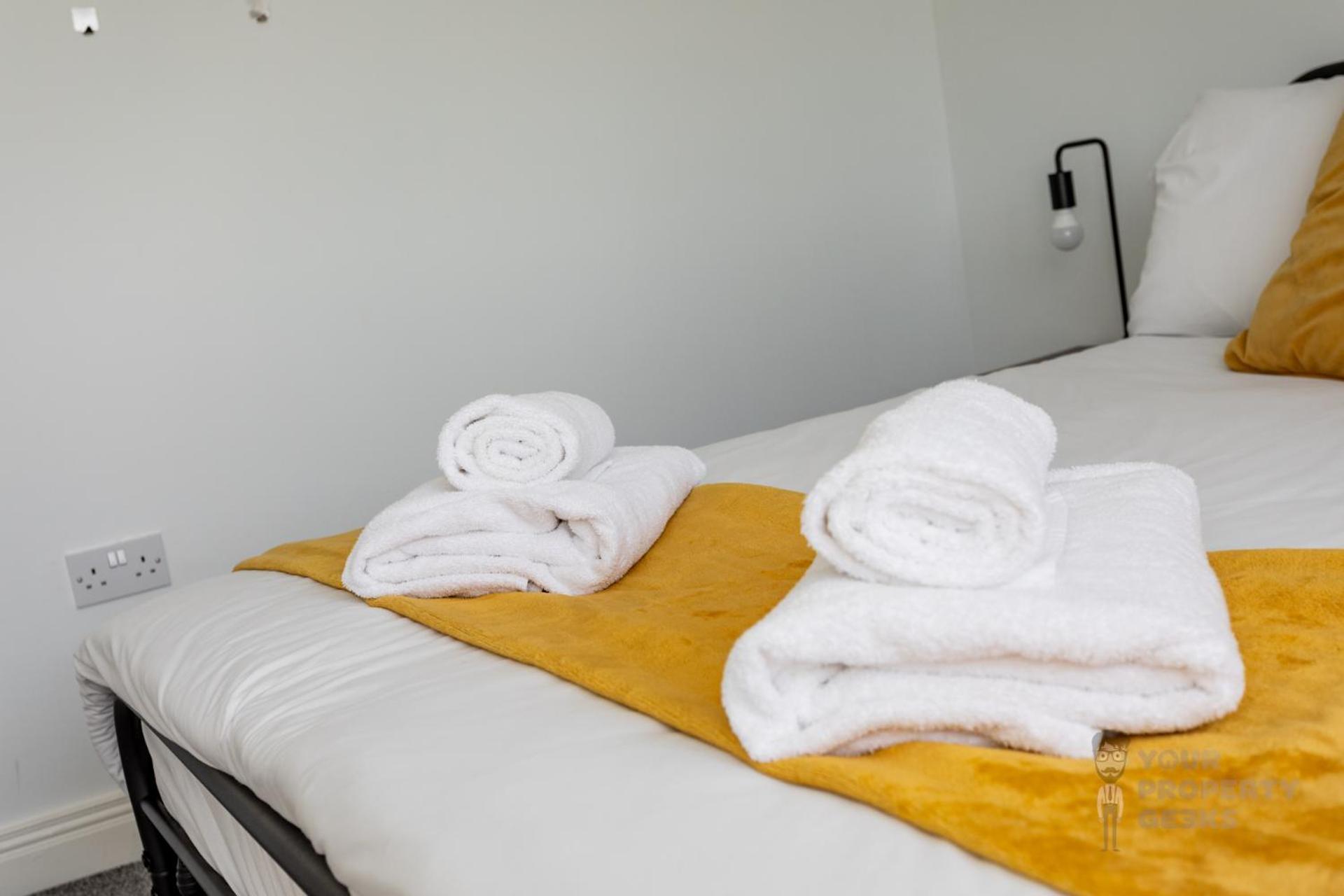 Attic Style 2 Bed Duplex Apartment With Rooftop Patio เบลฟาสต์ ภายนอก รูปภาพ